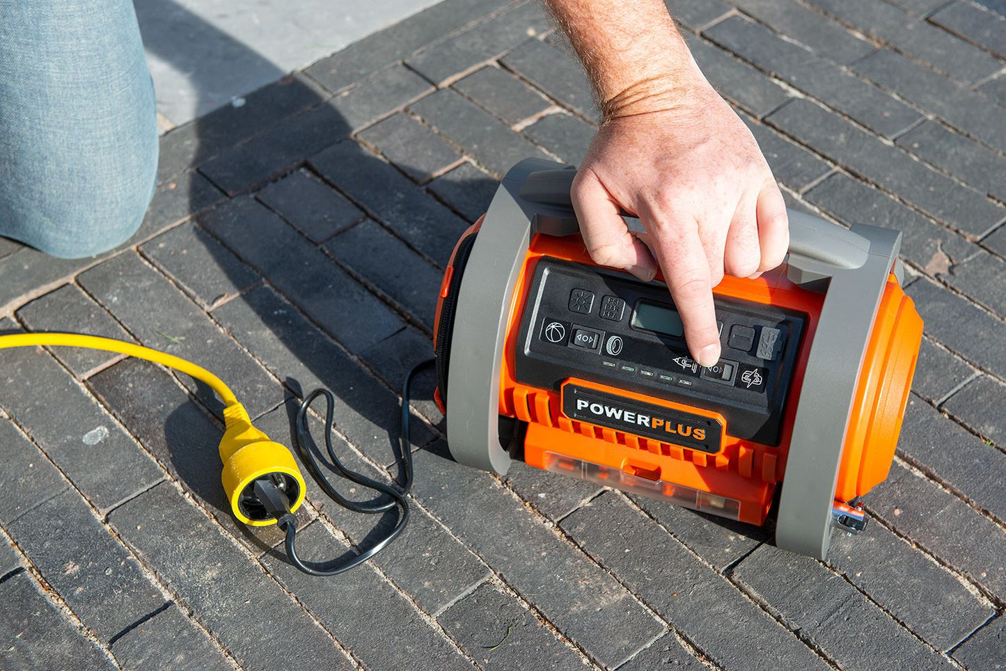 Dual Power - 20V Cordless Inflator/Deflator - 11bar (unit only)