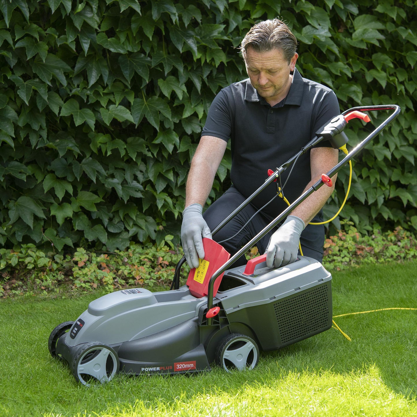 Power Plus - 1000w Lawnmower - 30L Collection Box