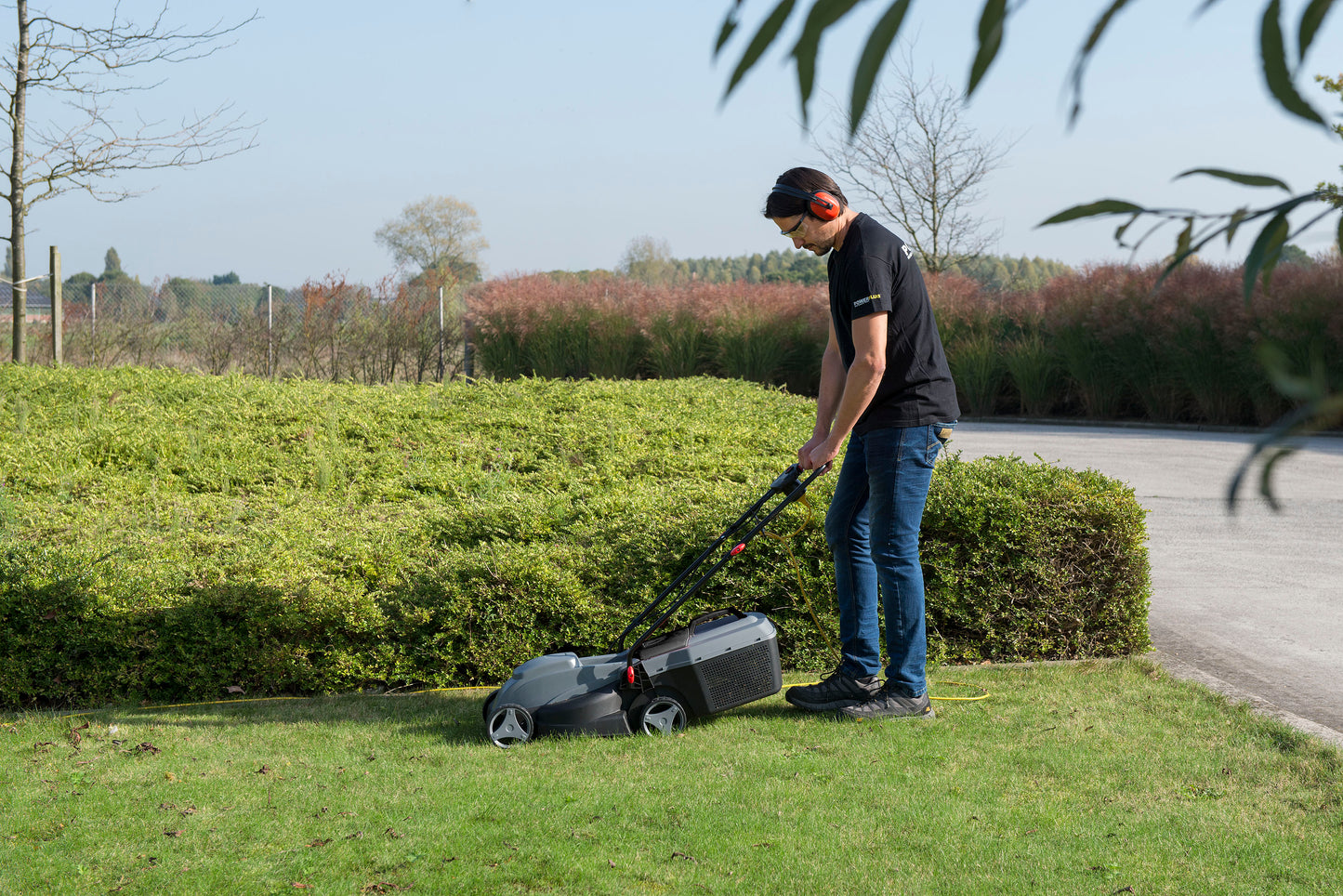 Power Plus - 1000w Lawnmower - 30L Collection Box