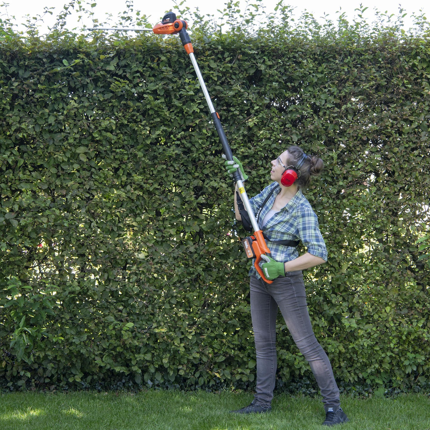 Dual Power - 40V Cordless Telescopic Hedge Trimmer - Combo