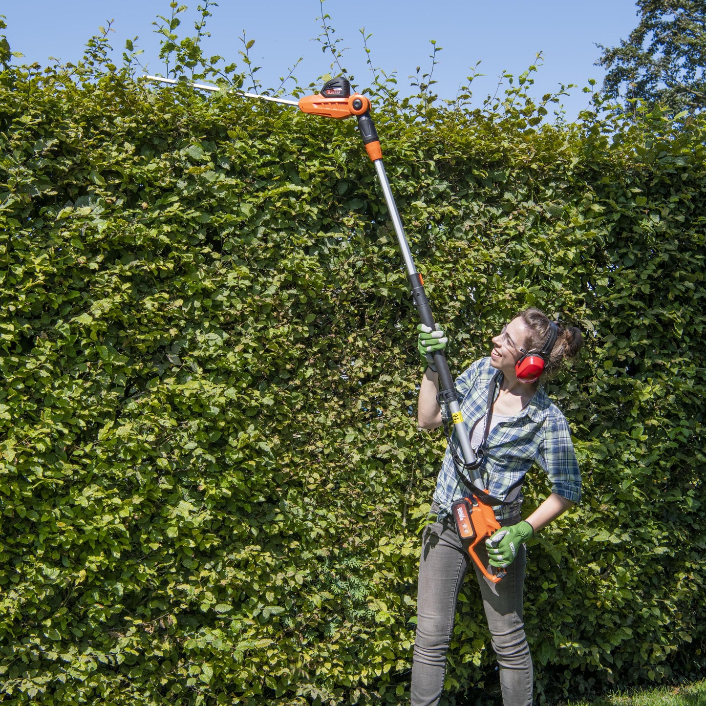 Dual Power - 40V Cordless Telescopic Hedge Trimmer - Combo