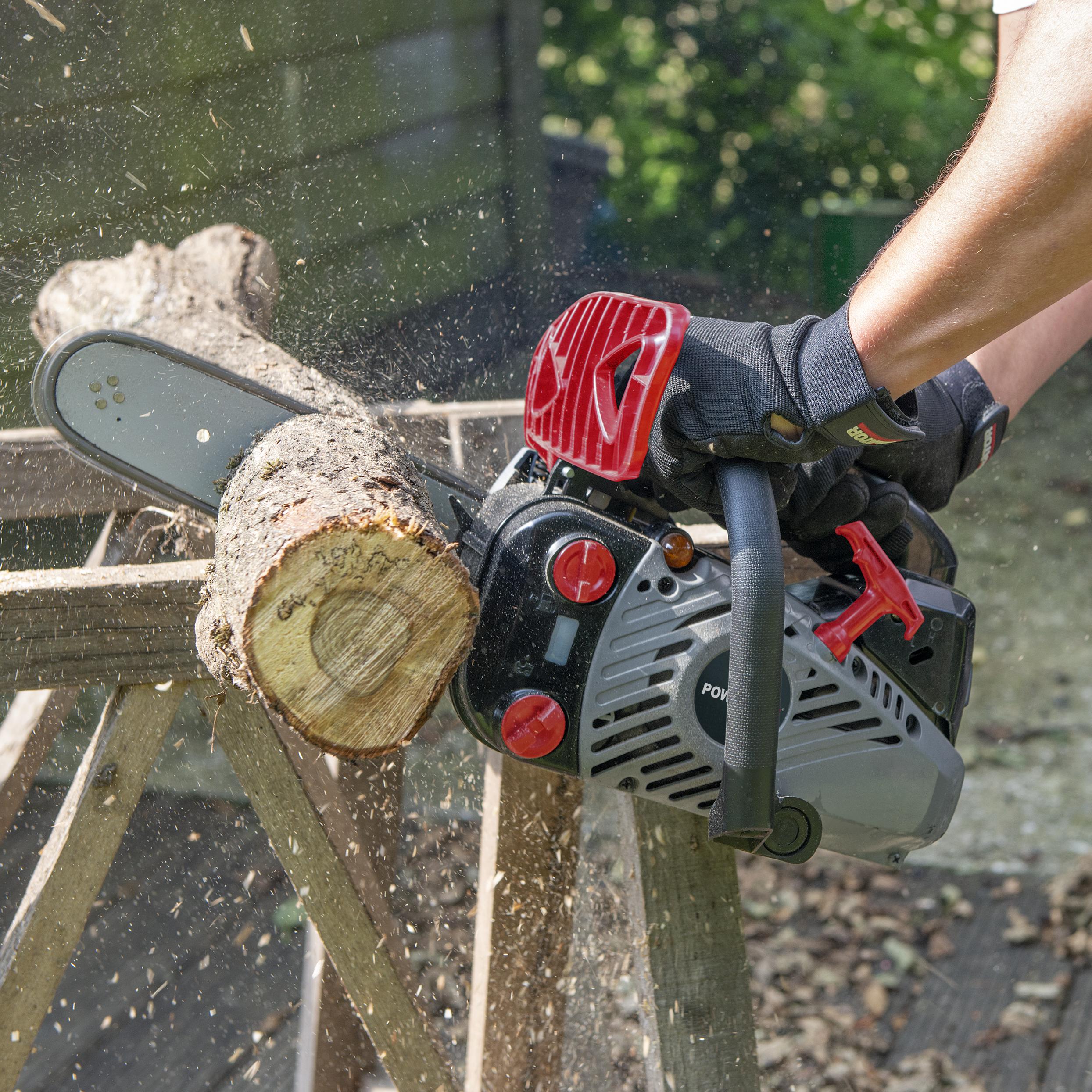 パーフェクト・ペテンシー Power Plus Chainsaw 25cc | Power Tools South Africa – RED RHINO