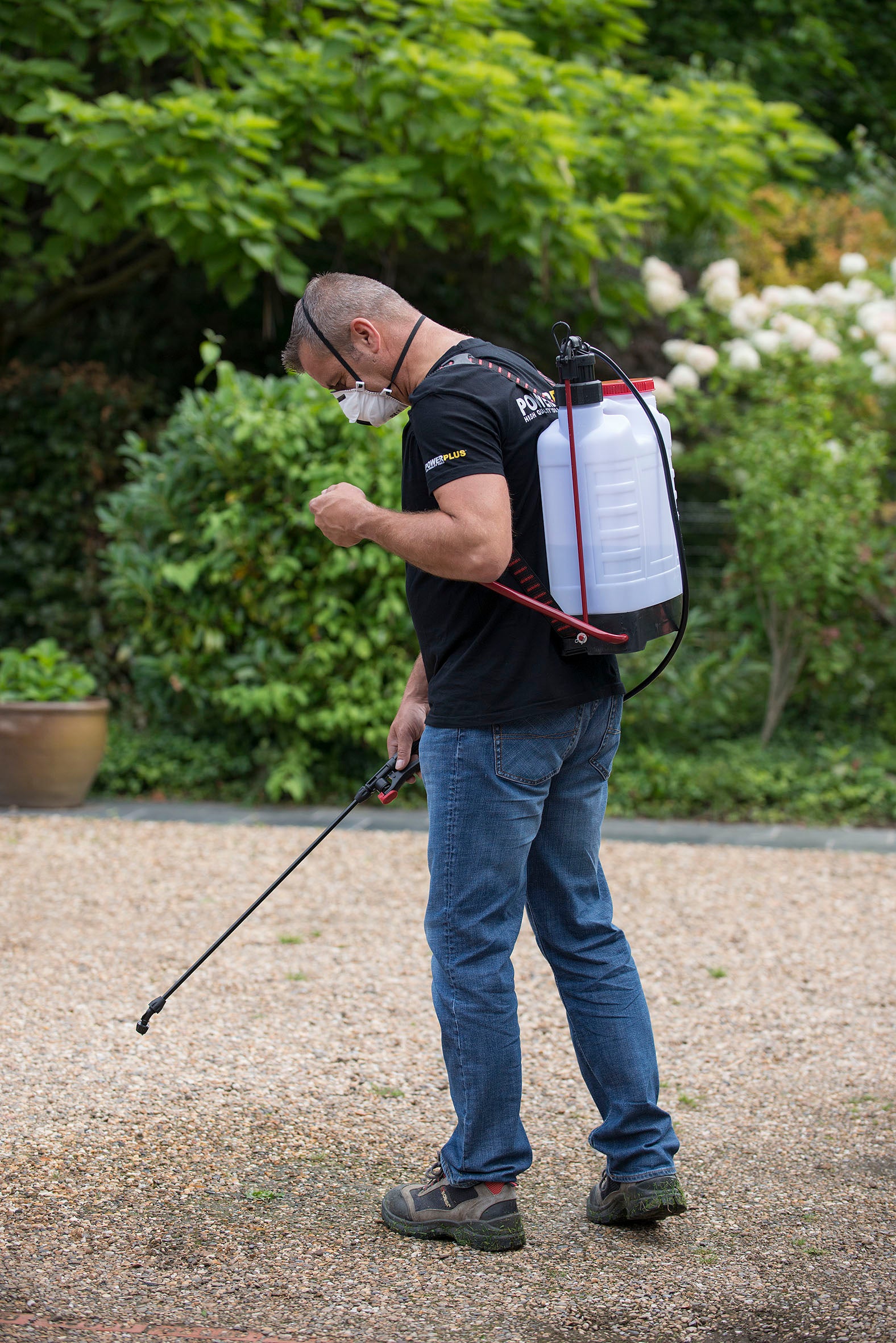 Backpack power outlet sprayer