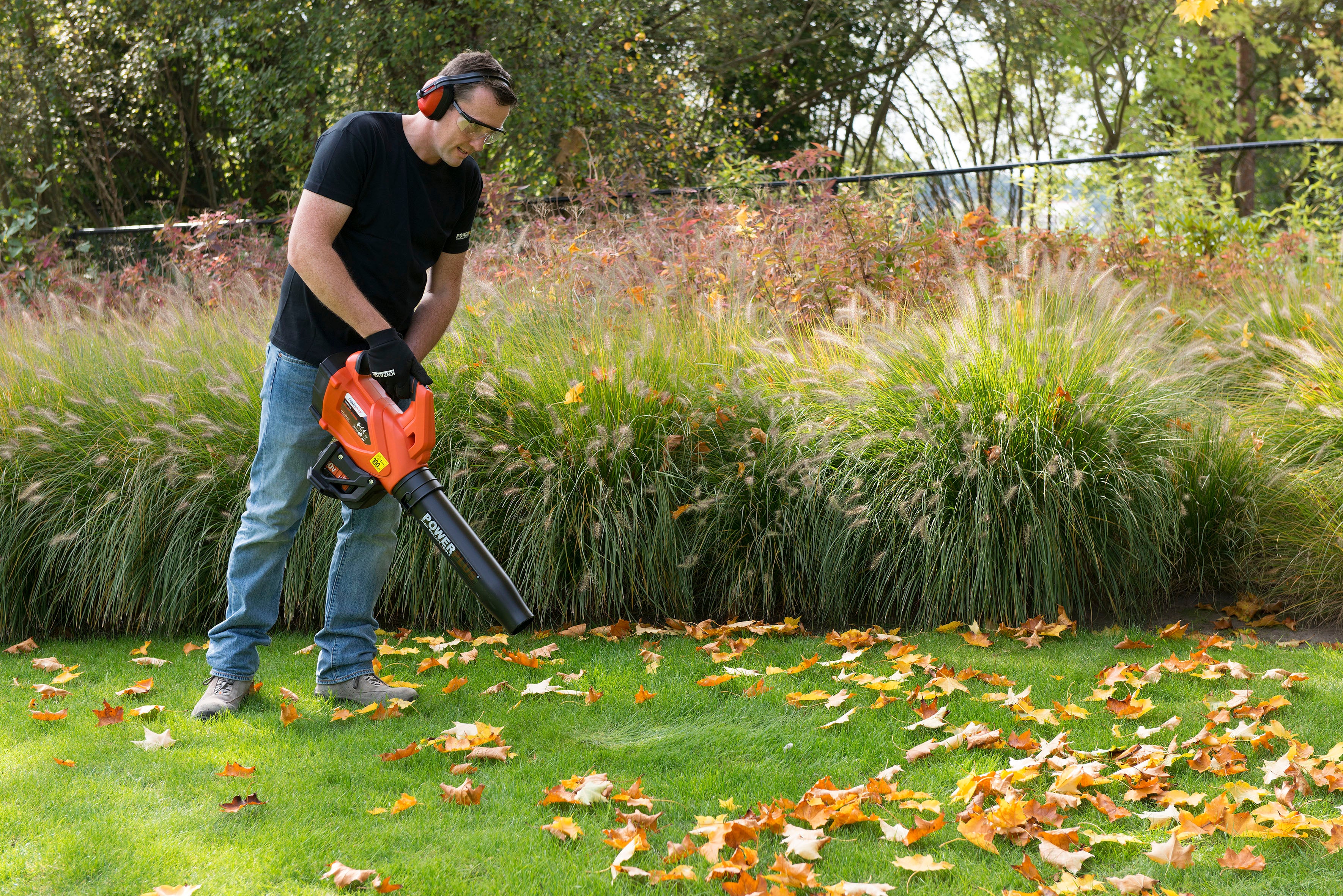 Dual Power 40V Cordless Leaf Blower Brushless 185km h unit only