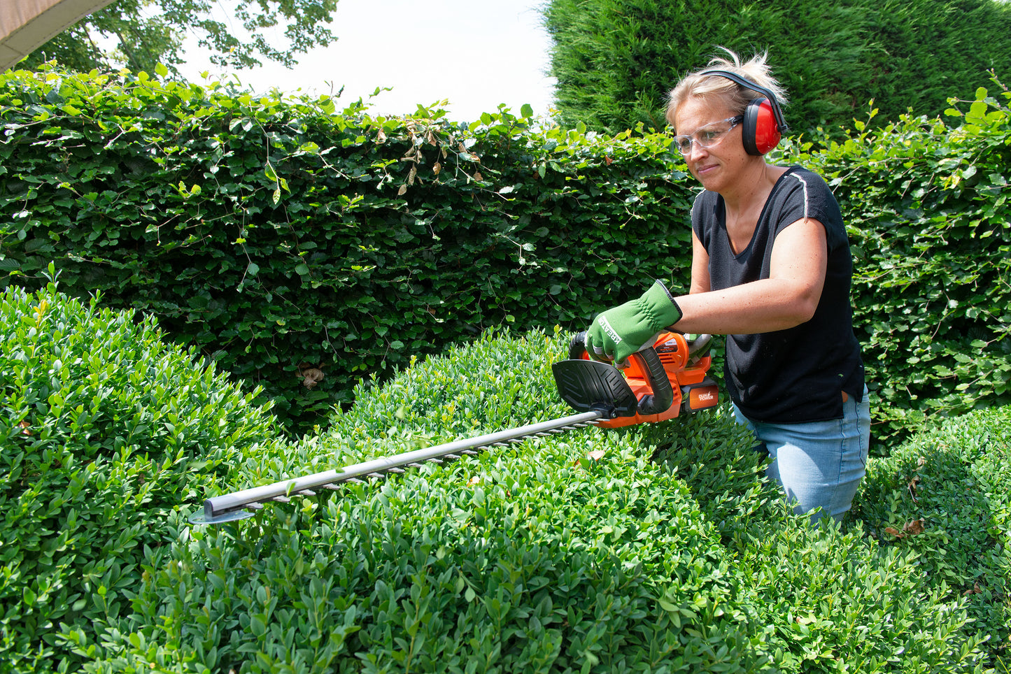 Dual Power - 40V Cordless Hedge Trimmer - 670mm (unit only)